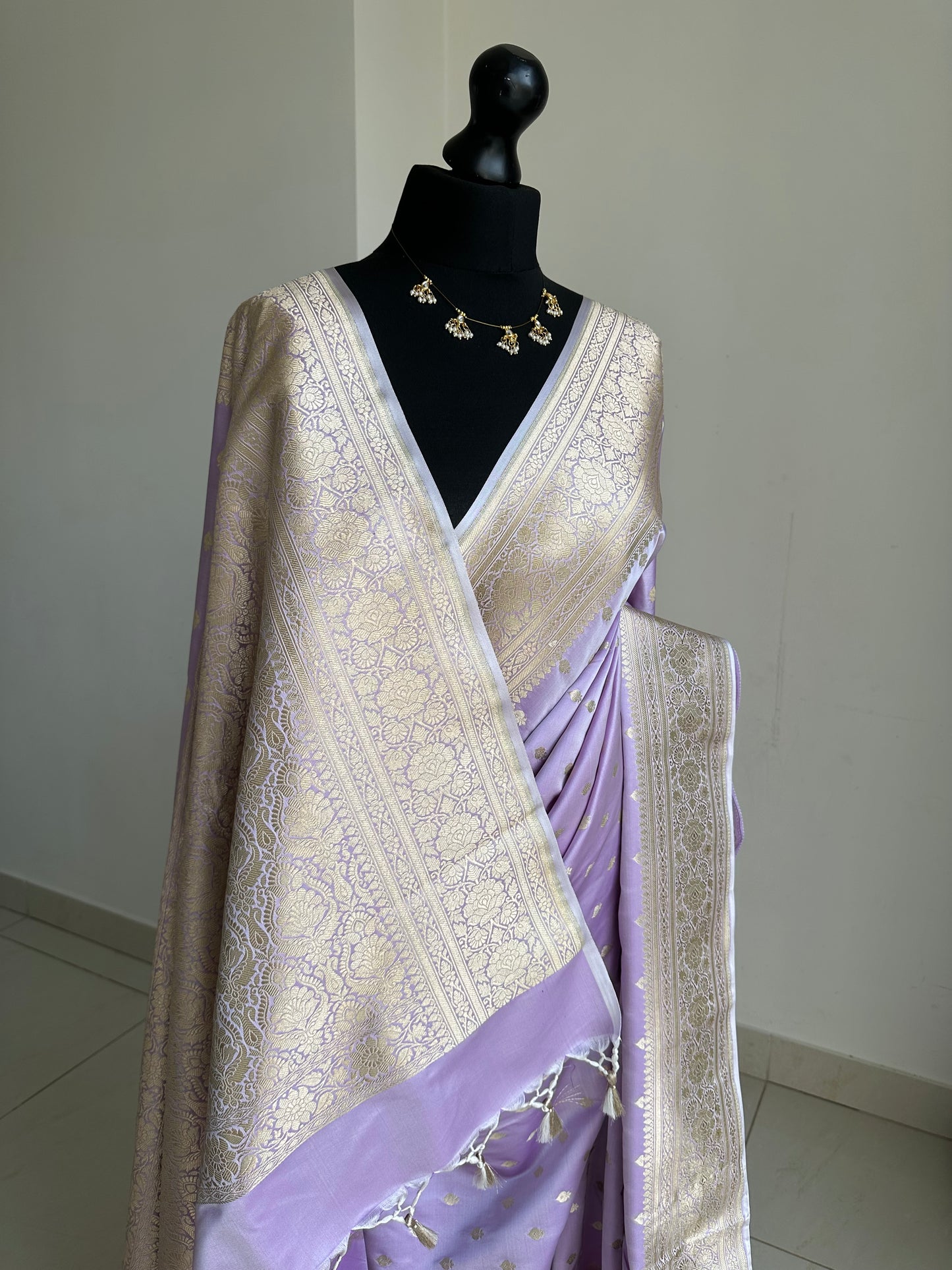 Banarasi silk soft dreamy lilac wedding saree with gold zari. Gold and lilac silk traditional saree with plain contrast blouse with border