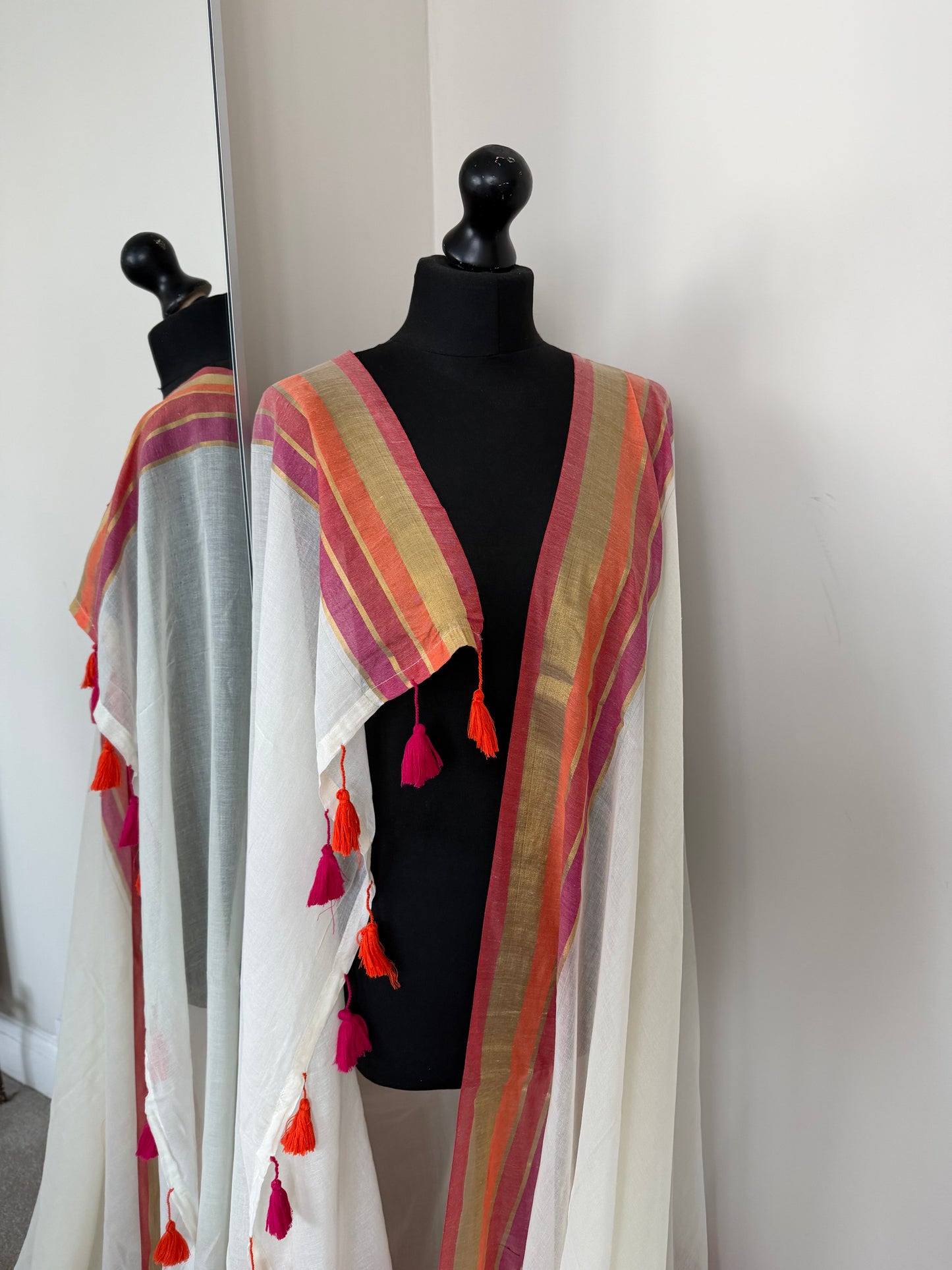 Elegant white pure mul cotton saree with orang and pink zari border
