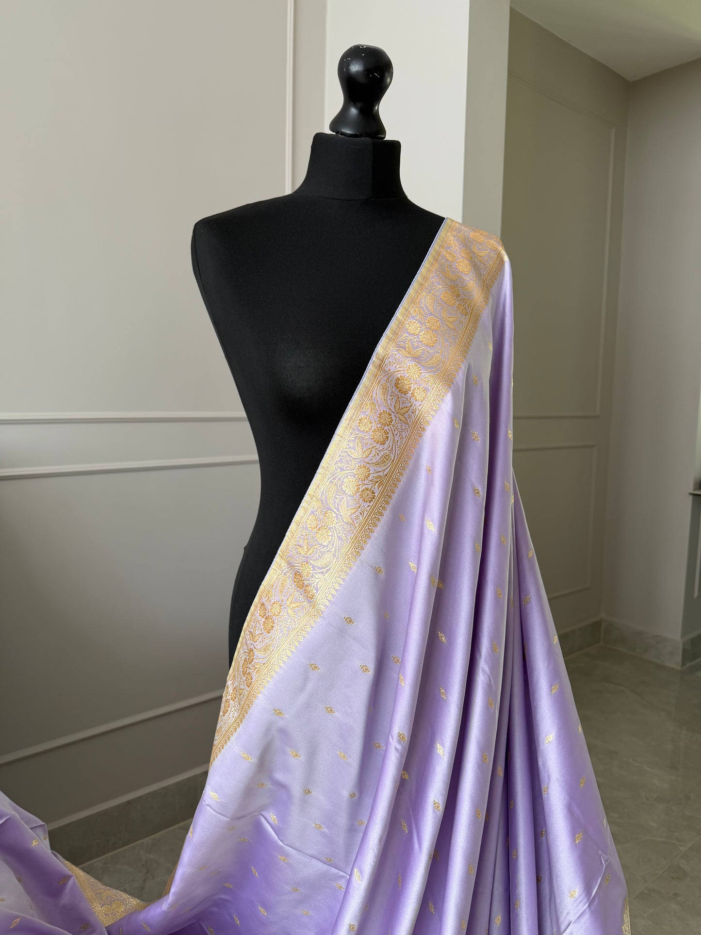 Banarasi silk soft dreamy lilac wedding saree with gold zari. Gold and lilac silk traditional saree with plain contrast blouse with border