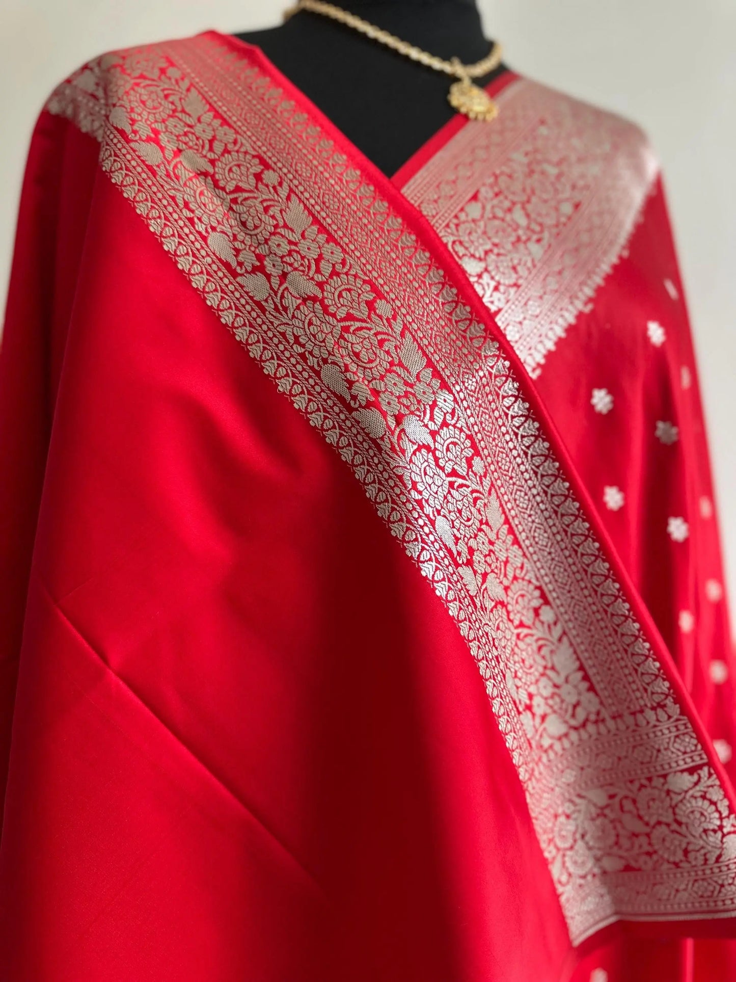 Banarasi silk red Wedding Saree with silver Zari. Silver and red traditional modern Saree with plain contrast blouse and fall picot - LaiLai Sarees