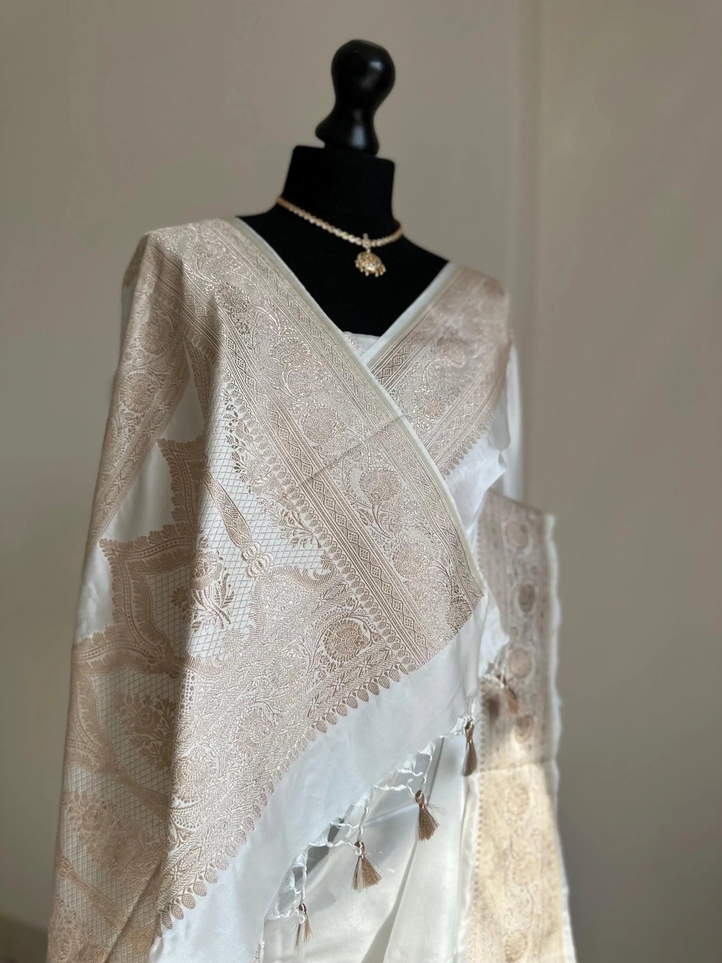 Banarasi silk white katan wedding saree with champagne gold zari. Whit traditional silk saree with designer jaal patterned blouse. - LaiLai Sarees