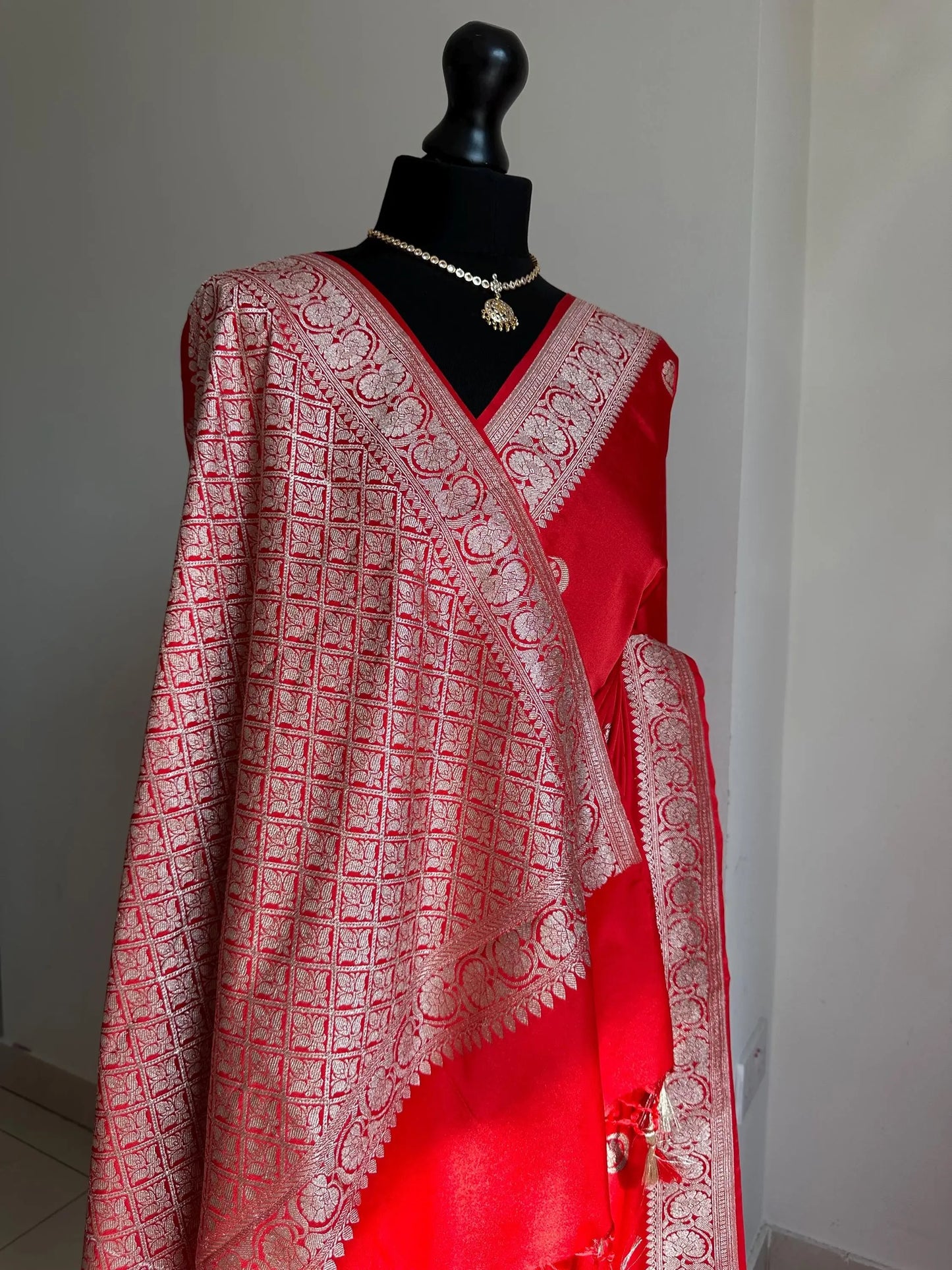 Banarasi silk true red wedding saree with gold Zari. Chand buta Sonakshi sinha inspired koorai saree with plain contrast blouse with border - LaiLai Sarees