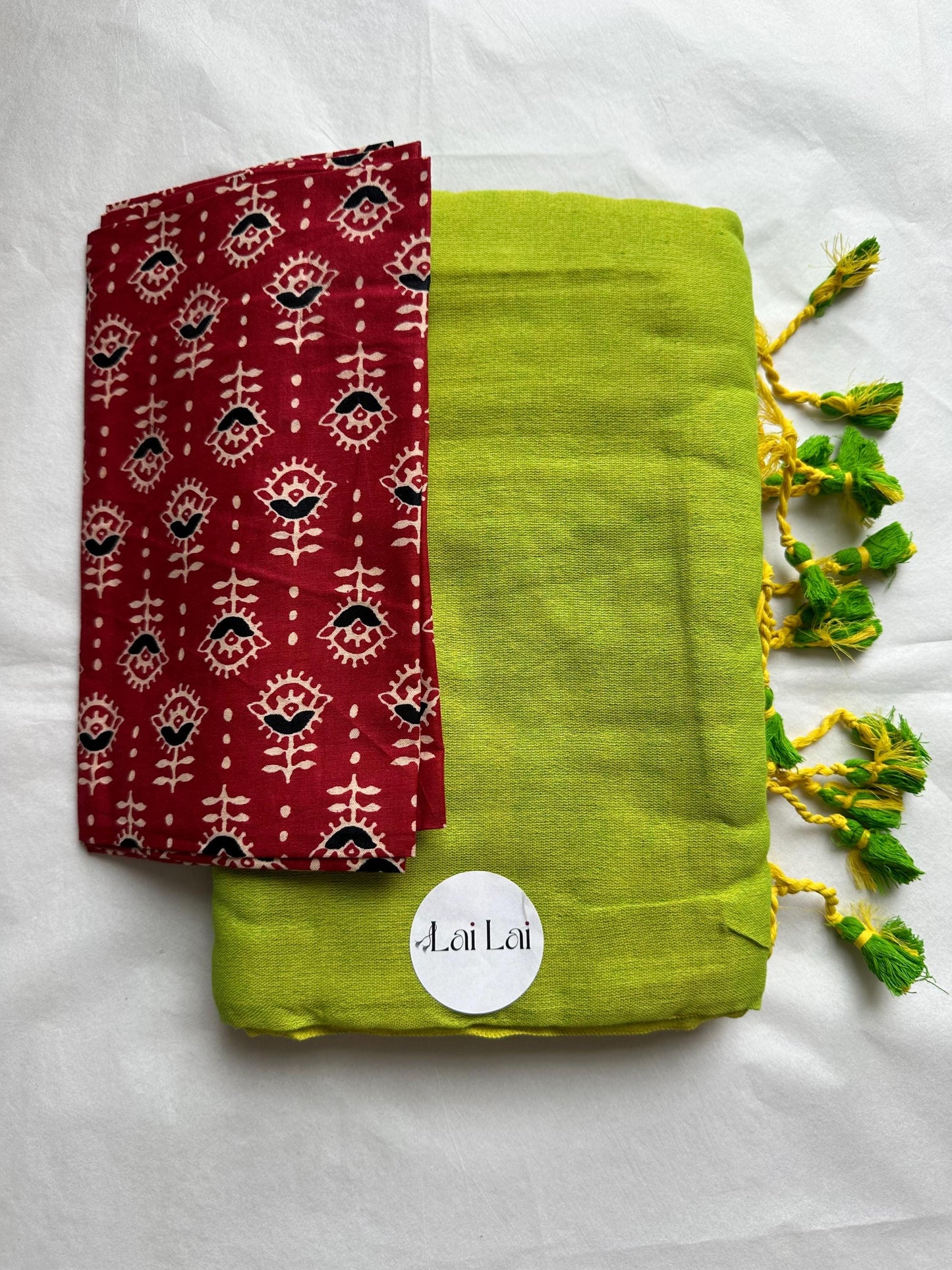 Light green cotton handloom saree with kalamkari art blouse. Very soft pure khadi cotton saree. Dark green printed blouse.
