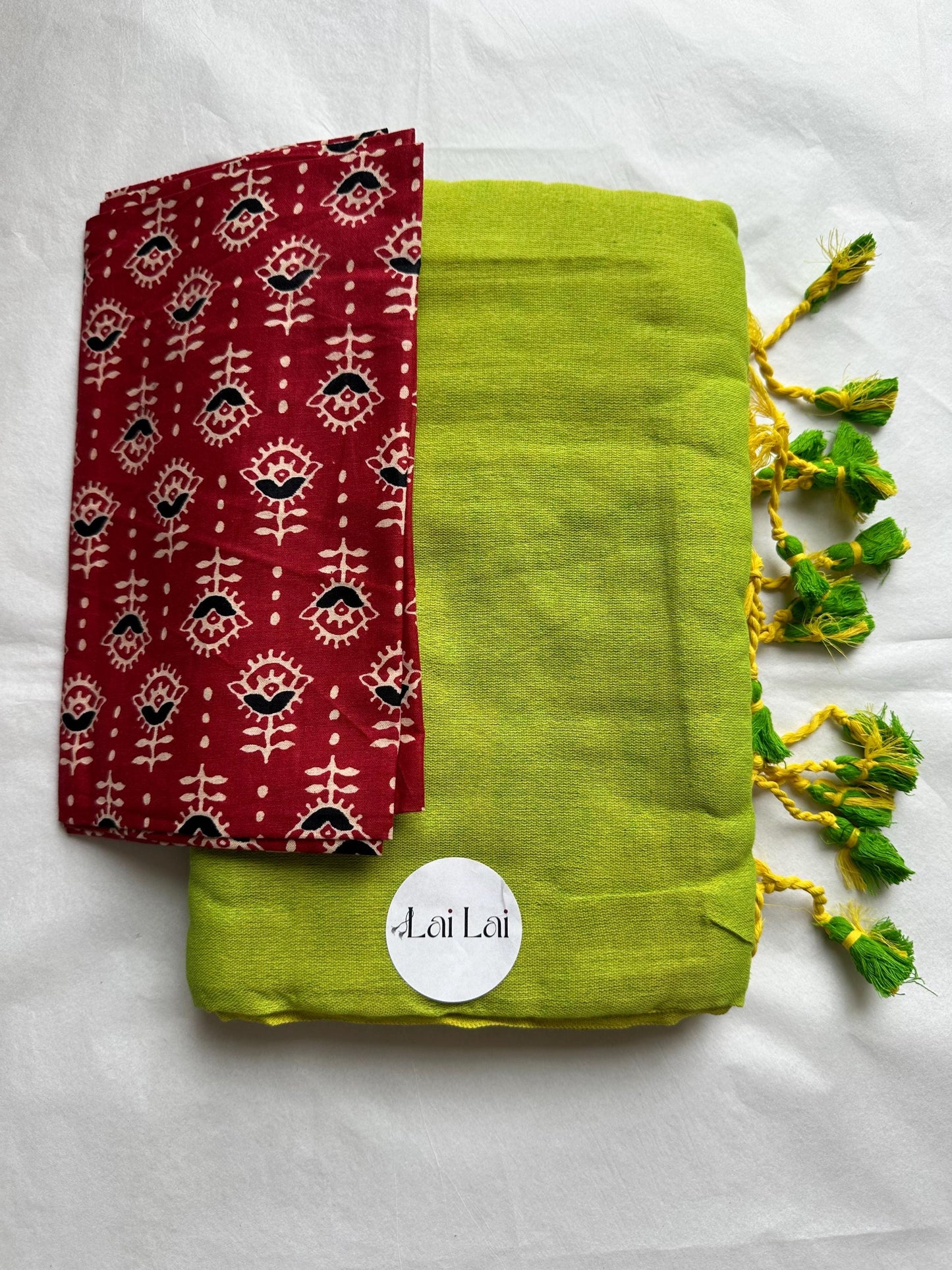 Light green cotton handloom saree with kalamkari art blouse. Very soft pure khadi cotton saree. Dark green printed blouse.
