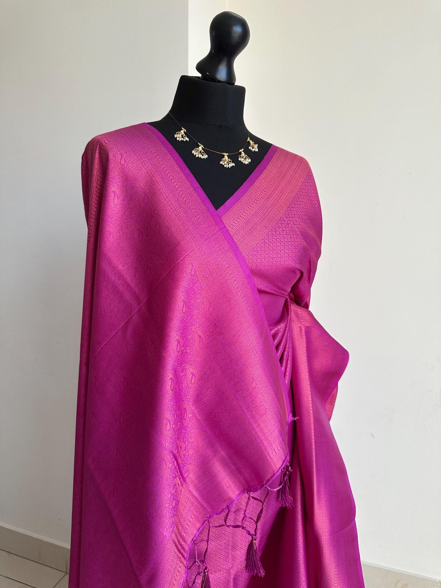 Dark pink soft silk saree with a copper border and all over sheen. This elegant rani pink saree is comes with unstitched running blouse.