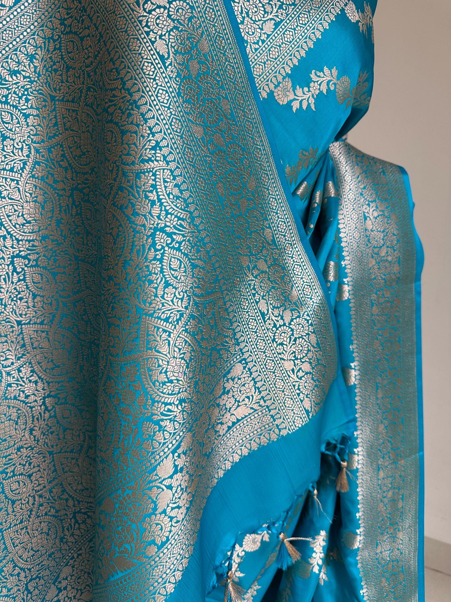 Banarasi silk peacock blue wedding saree with silver zari. Exquisite blue semi silk saree with plain contrast blouse. Stylish elegant saree