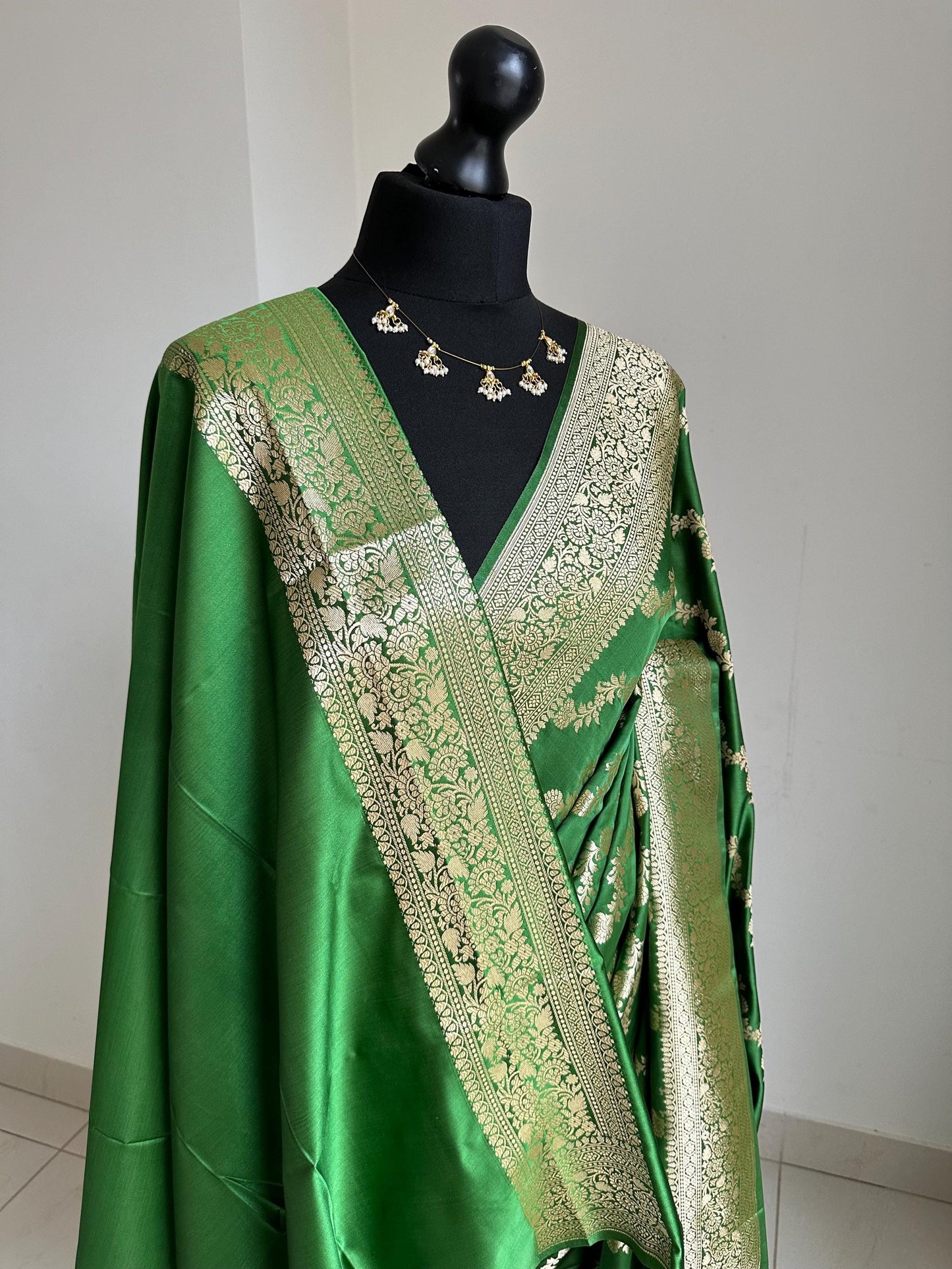 Banarasi silk forest green wedding saree with gold zari. Exquisite green semi silk saree with plain contrast blouse. Stylish elegant saree