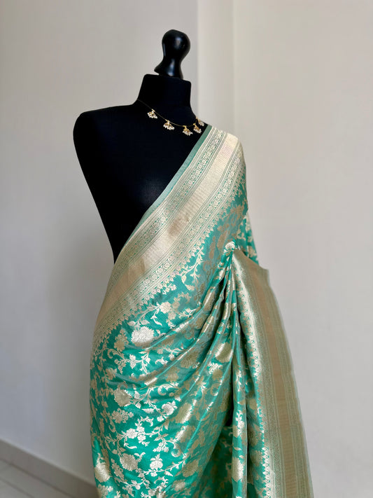 Elegant Green Pure Silk Banarasi Saree with Intricate Gold Zari Work