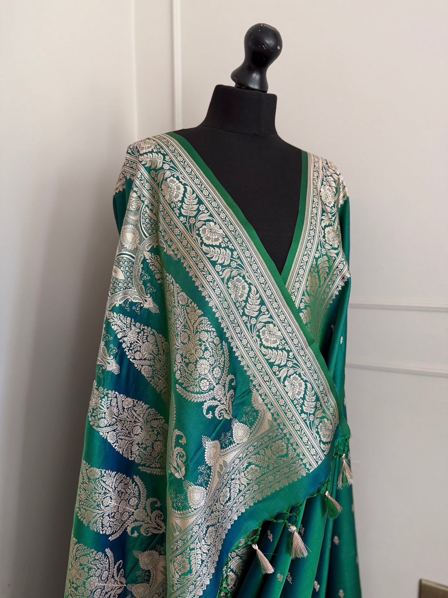 Banarasi silk peacock green and blue dual tone wedding saree with gold zari. Exquisite silk saree with plain contrast blouse. Stylish elegant and evergreen