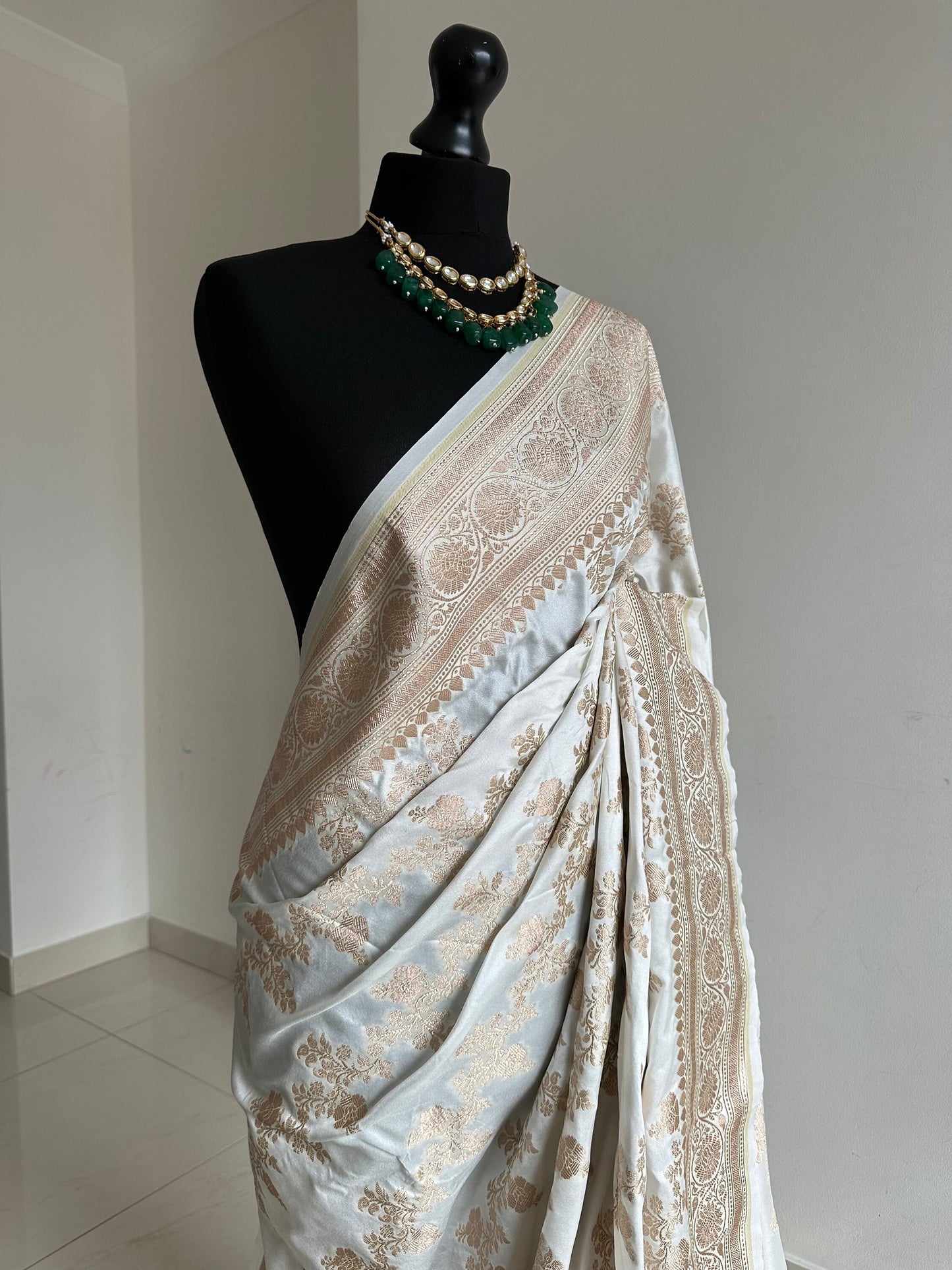 Banarasi silk off white. Wedding Saree with gold Zari. Cream silk Traditional Saree with plain blouse. Jaal design silk saree