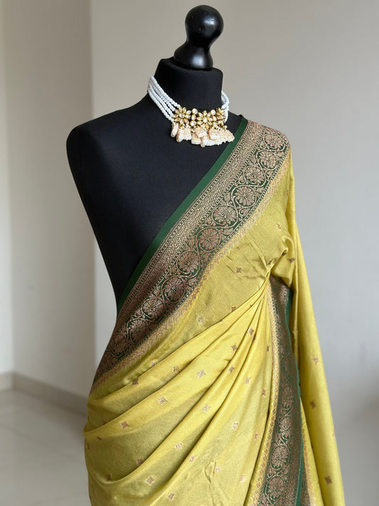 Banarasi Gerogette saree in green. Stunning antique border to create a sophisticated look, worked pallu with tassels with designer blouse