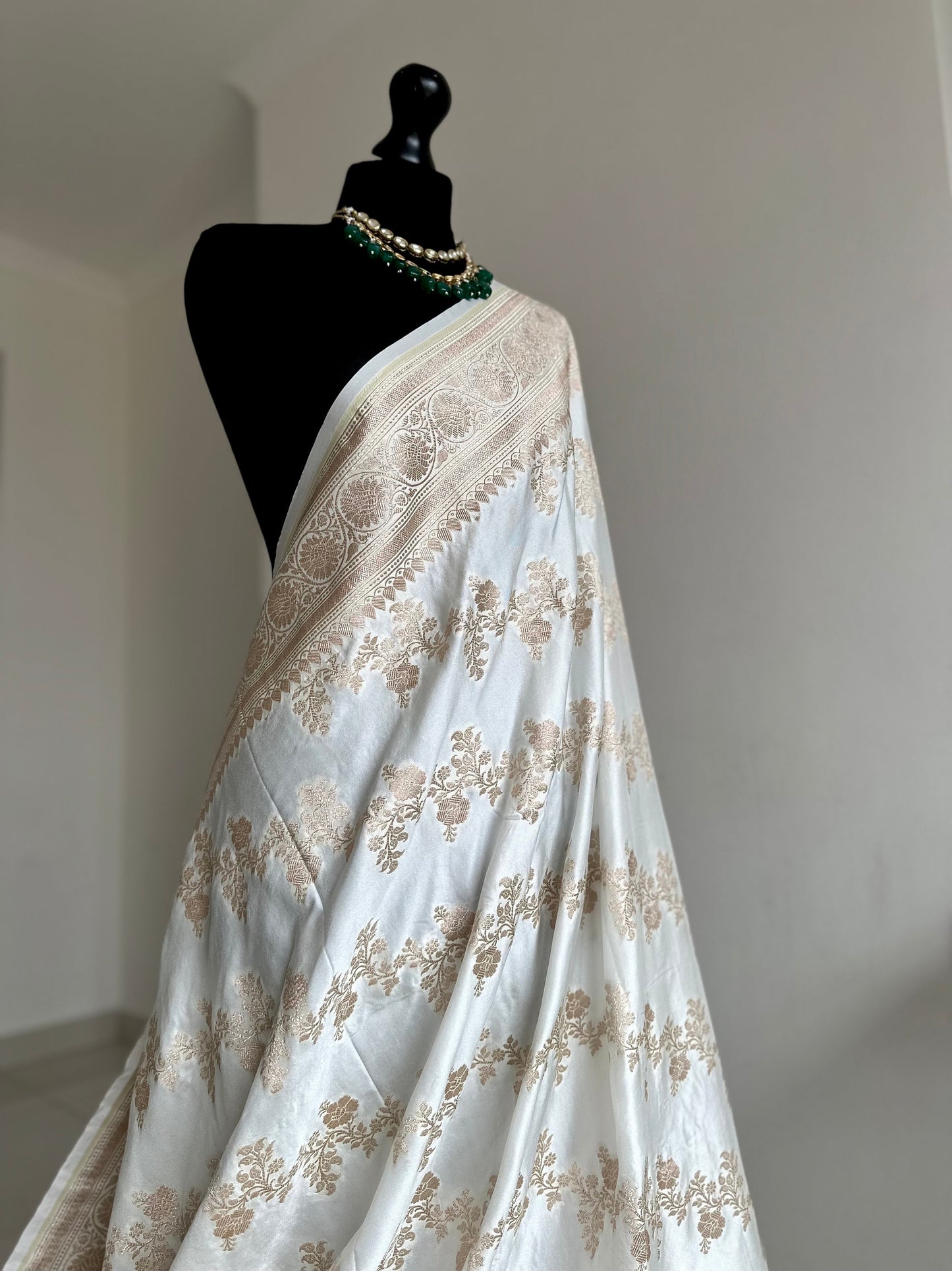 Banarasi silk off white. Wedding Saree with gold Zari. Cream silk Traditional Saree with plain blouse. Jaal design silk saree