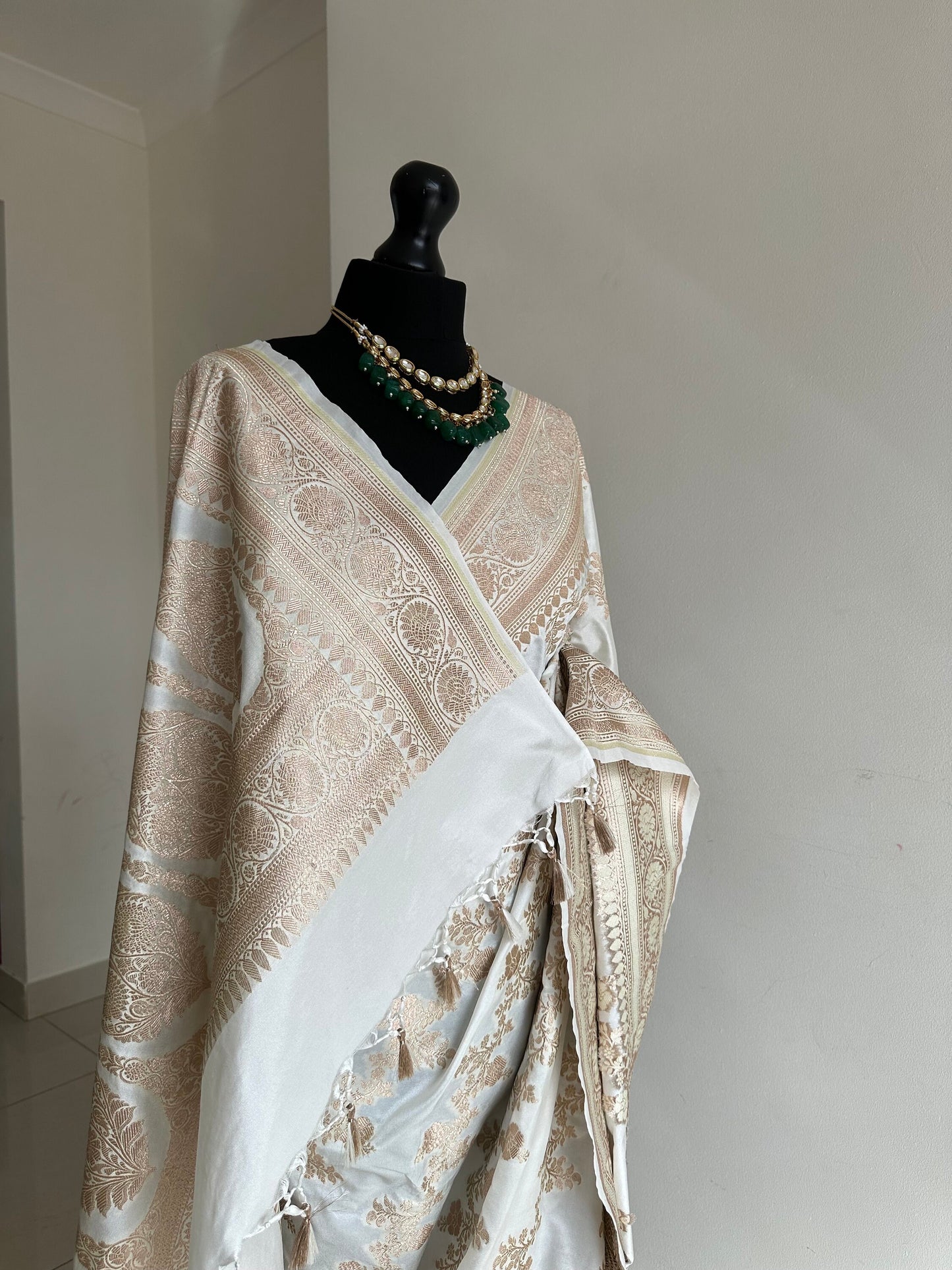 Banarasi silk off white. Wedding Saree with gold Zari. Cream silk Traditional Saree with plain blouse. Jaal design silk saree