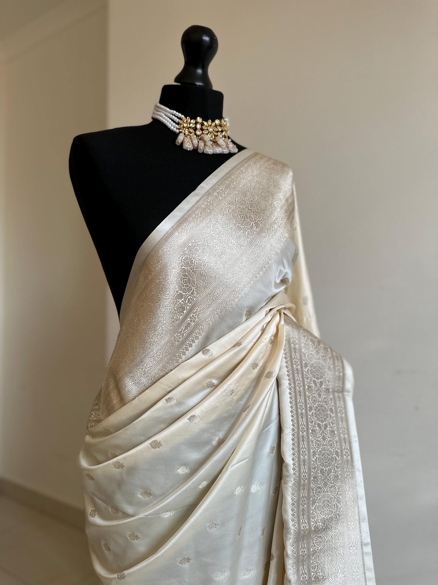 [PRE-ORDER] Banarasi silk cream Wedding Saree with gold Zari. Gold and cream koorai Saree Traditional Saree with plain contrast blouse.