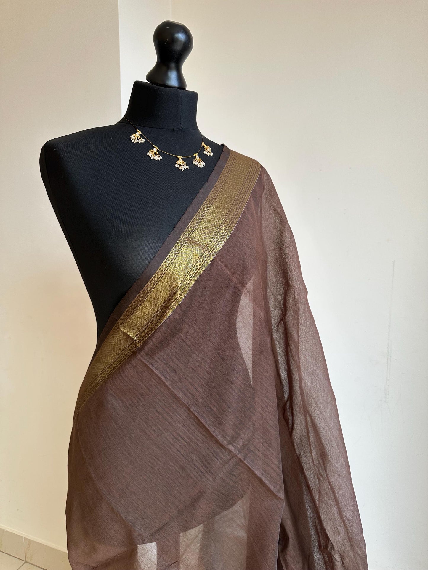 Brown cotton silk handloom maheshwar saree with running  blouse. Very soft pure khadi cotton saree. Trending brown saree