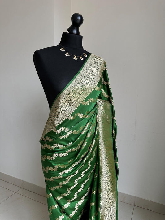 Banarasi silk forest green wedding saree with gold zari. Exquisite green semi silk saree with plain contrast blouse. Stylish elegant saree