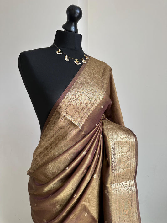Golden brown mauve dual toned shimmer soft tissue saree with border and unstitched blouse. Elegant wedding guest saree unique saree look